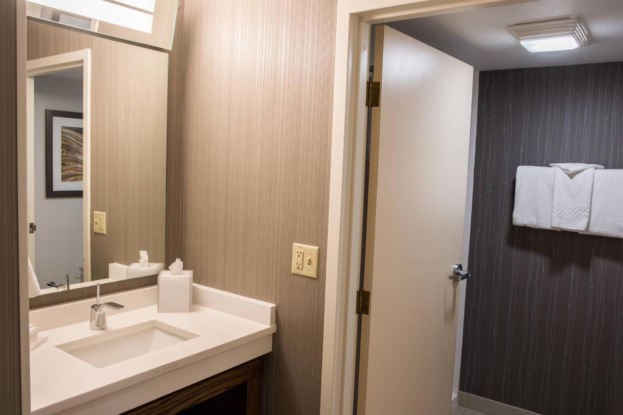 Hotel Courtyard By Marriott Norwich Esterno foto