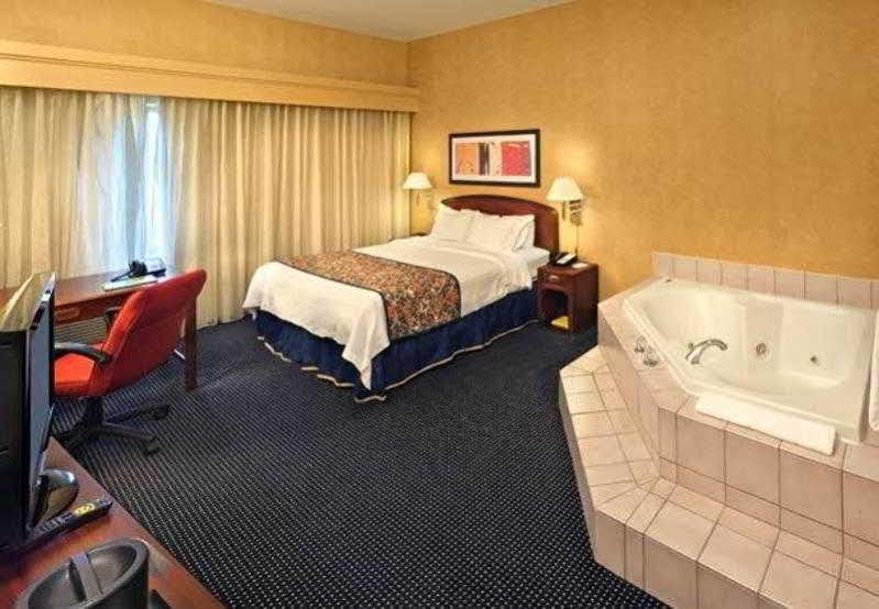 Hotel Courtyard By Marriott Norwich Esterno foto