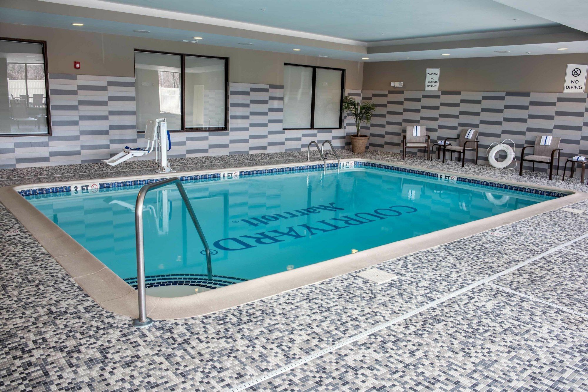 Hotel Courtyard By Marriott Norwich Esterno foto